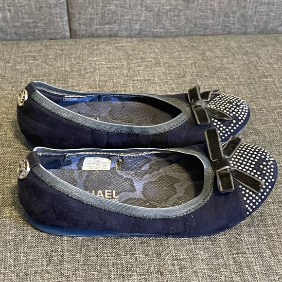 Girls Michael Kors Navy Suede Flats, Slip-on dress Shoes Size 13 - Picture 3 of 6